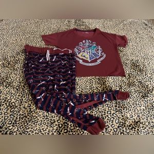 Women’s Harry Potter (Hogwarts Shield) Pajama Set!